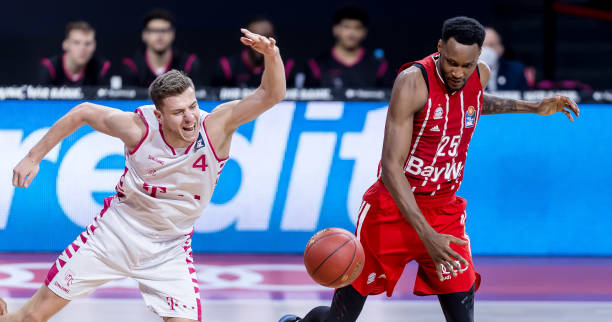 在水面溅起 在水面溅起