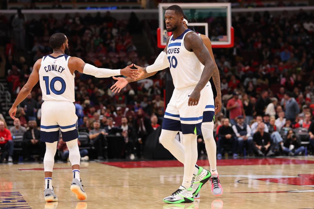 世俱杯荒诞乌龙诞生：尤文后卫往自家球门踢 队友全看愣了