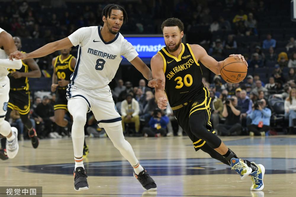 板滑雪蓬勃 板滑雪蓬勃