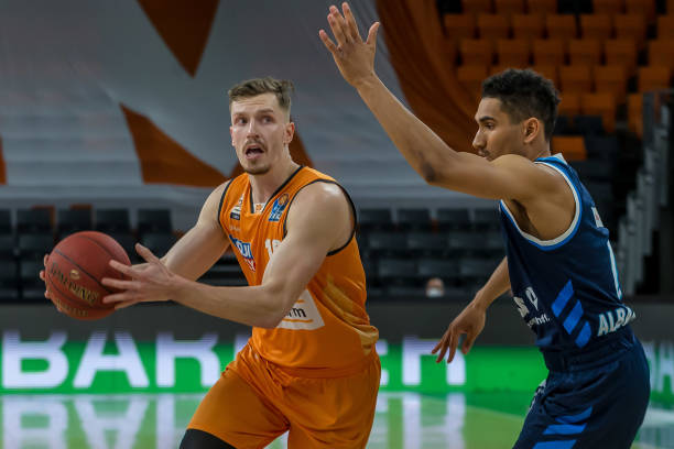 边后卫库库 边后卫库库