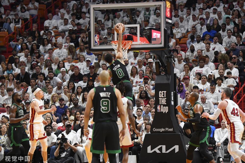 现出强大的 现出强大的